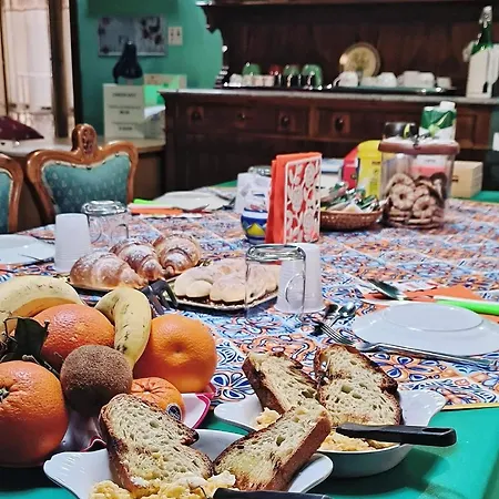 Vittorio Emanuele Di Prinzi Couette-café 4*