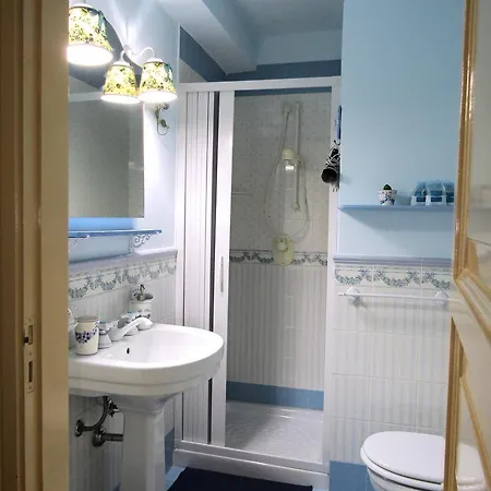 Vittorio Emanuele Di Prinzi Couette-café 4*